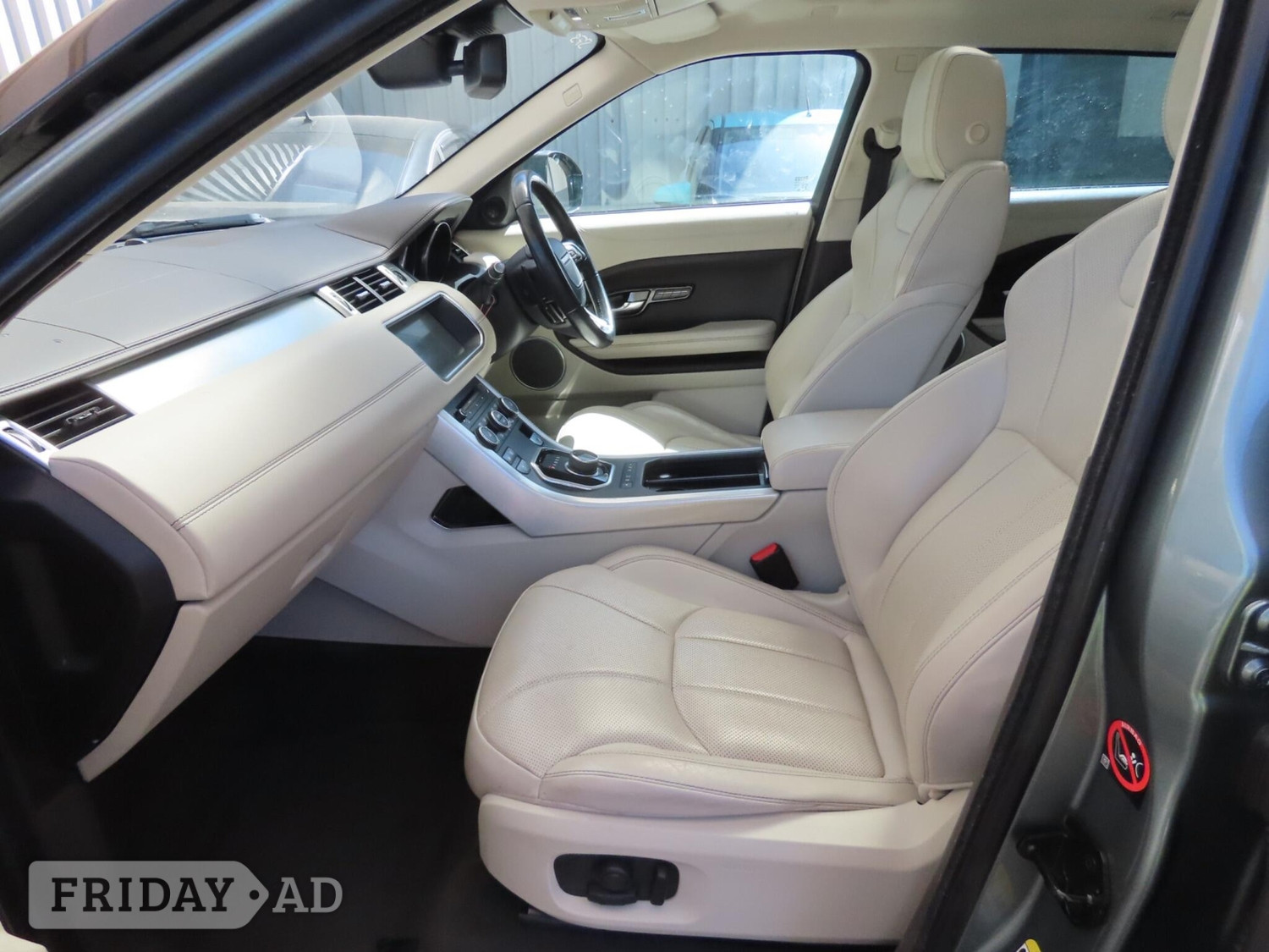 [ berth ]Land Rover Range Rover Evoque