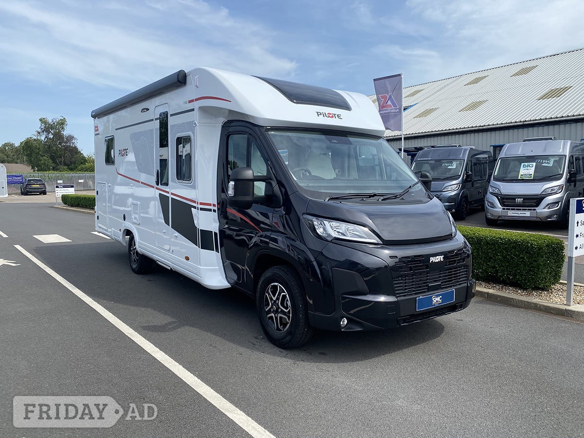 Pilote Evidence P740 FC 2026 for sale in Newark
