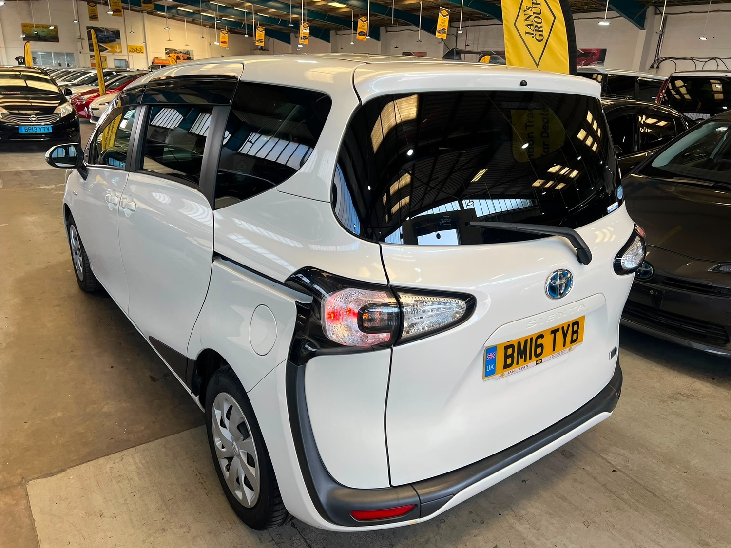 Toyota Sienta 2016 - Cars in Birmingham
