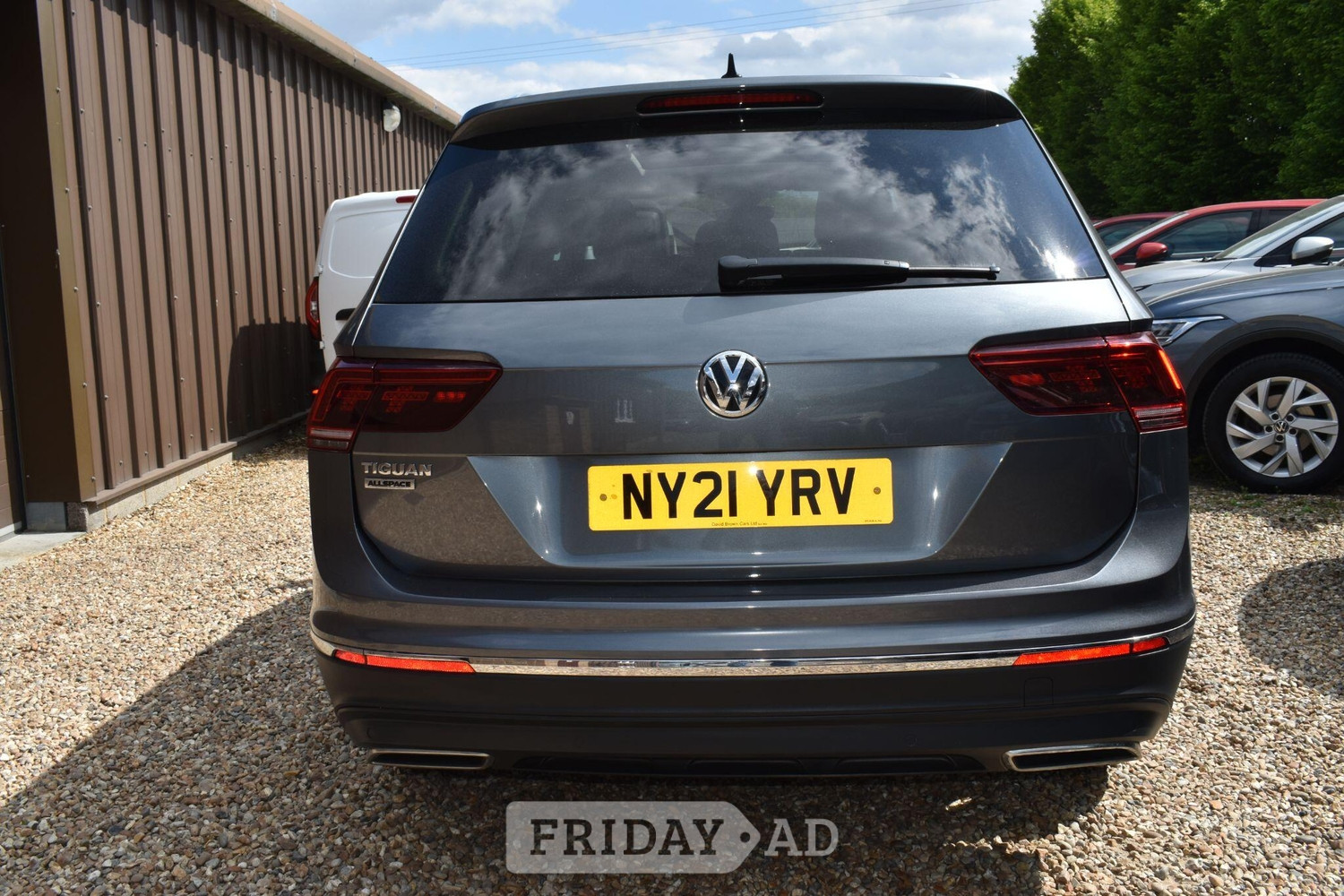 Volkswagen Tiguan 2021 - Cars