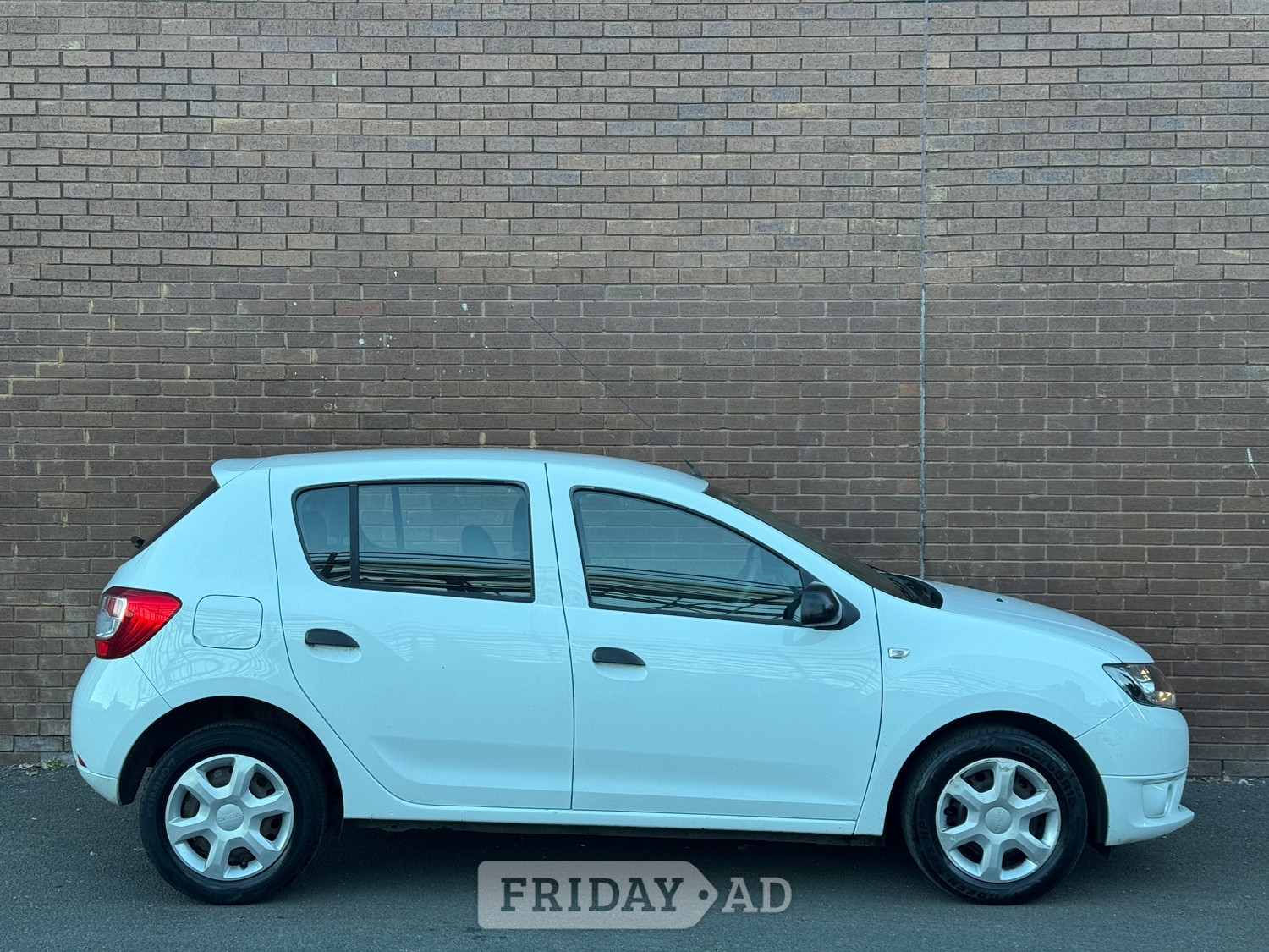 Dacia Sandero 2015 - Cars in Ashford