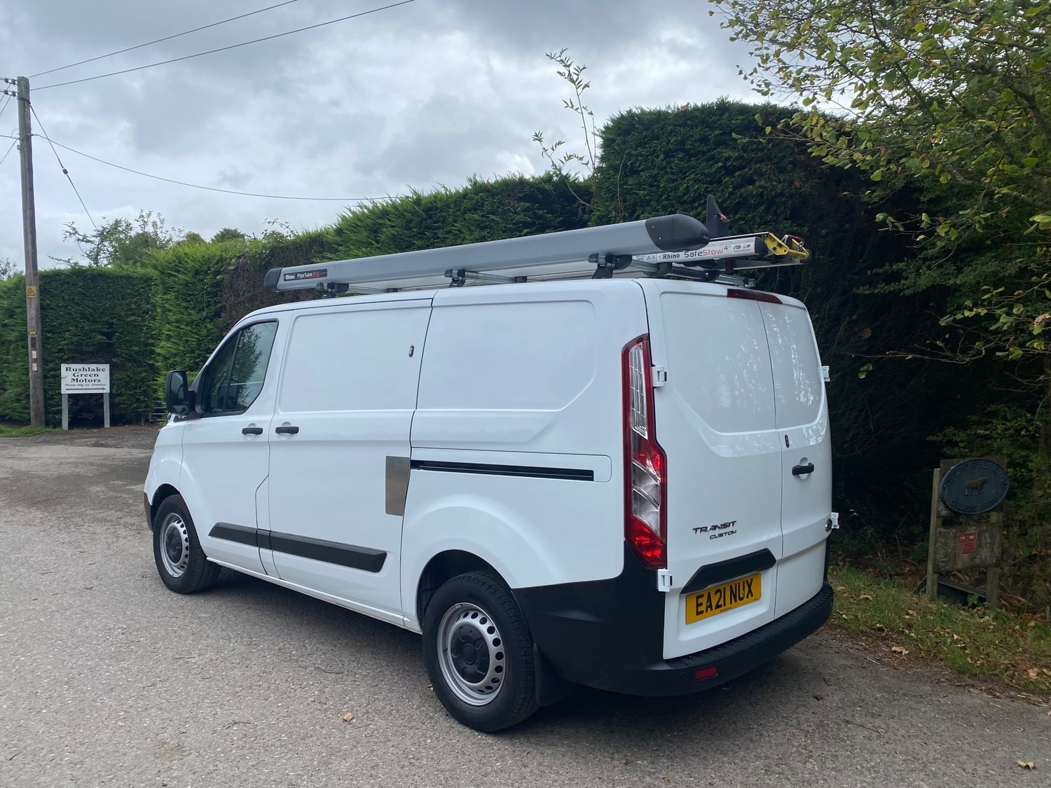 [ berth ]Ford Transit Custom