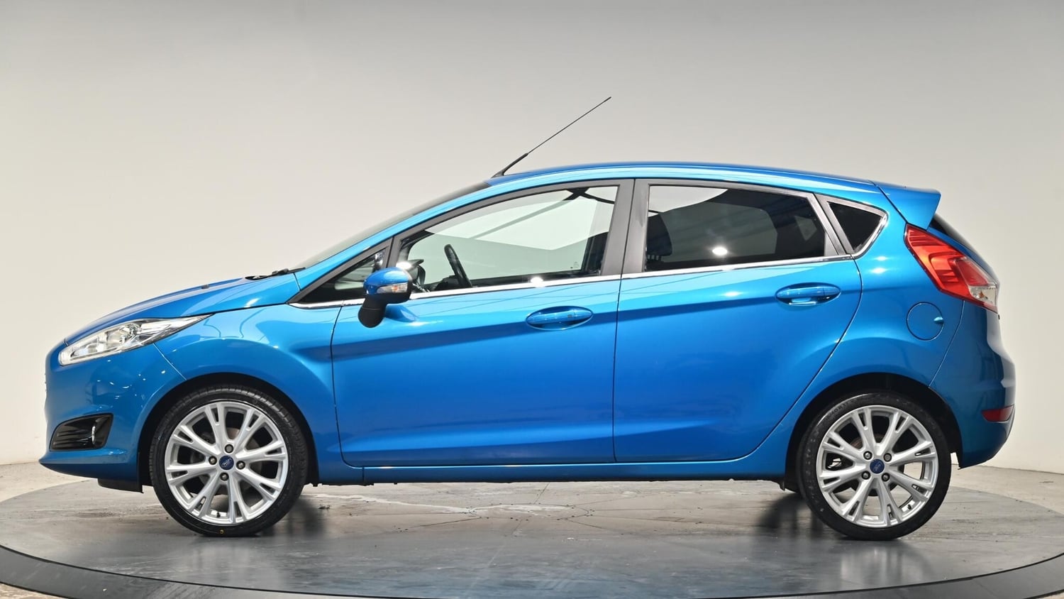 [ berth ]Ford Fiesta