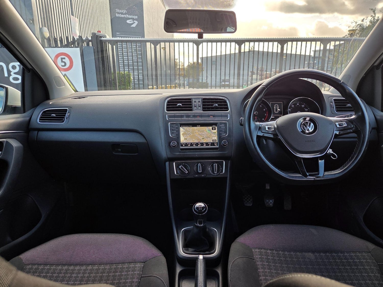 Volkswagen Polo 2015 - Cars in Slough