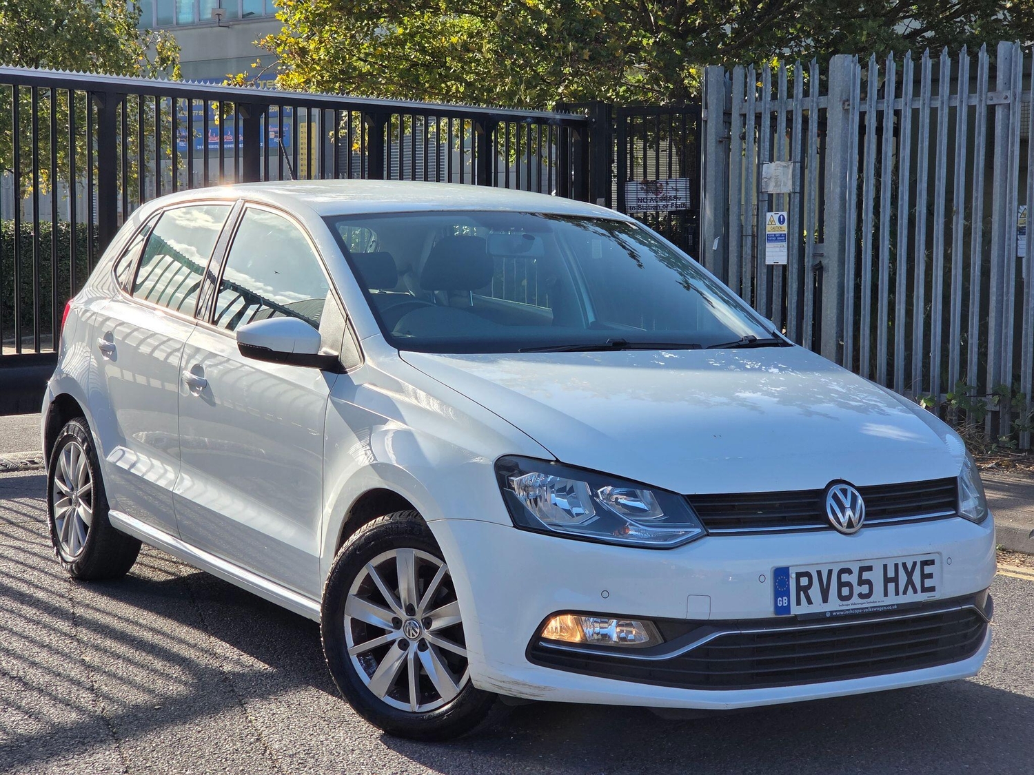 Volkswagen Polo 2015 - Cars