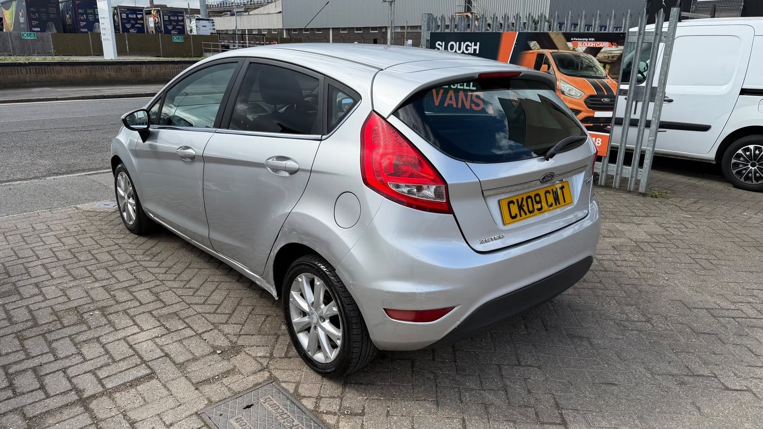 [ berth ]Ford Fiesta