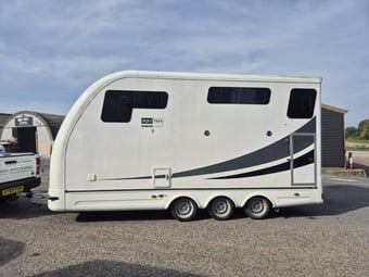 Equi-Trek Star-Treka Excel  Horse Trailer