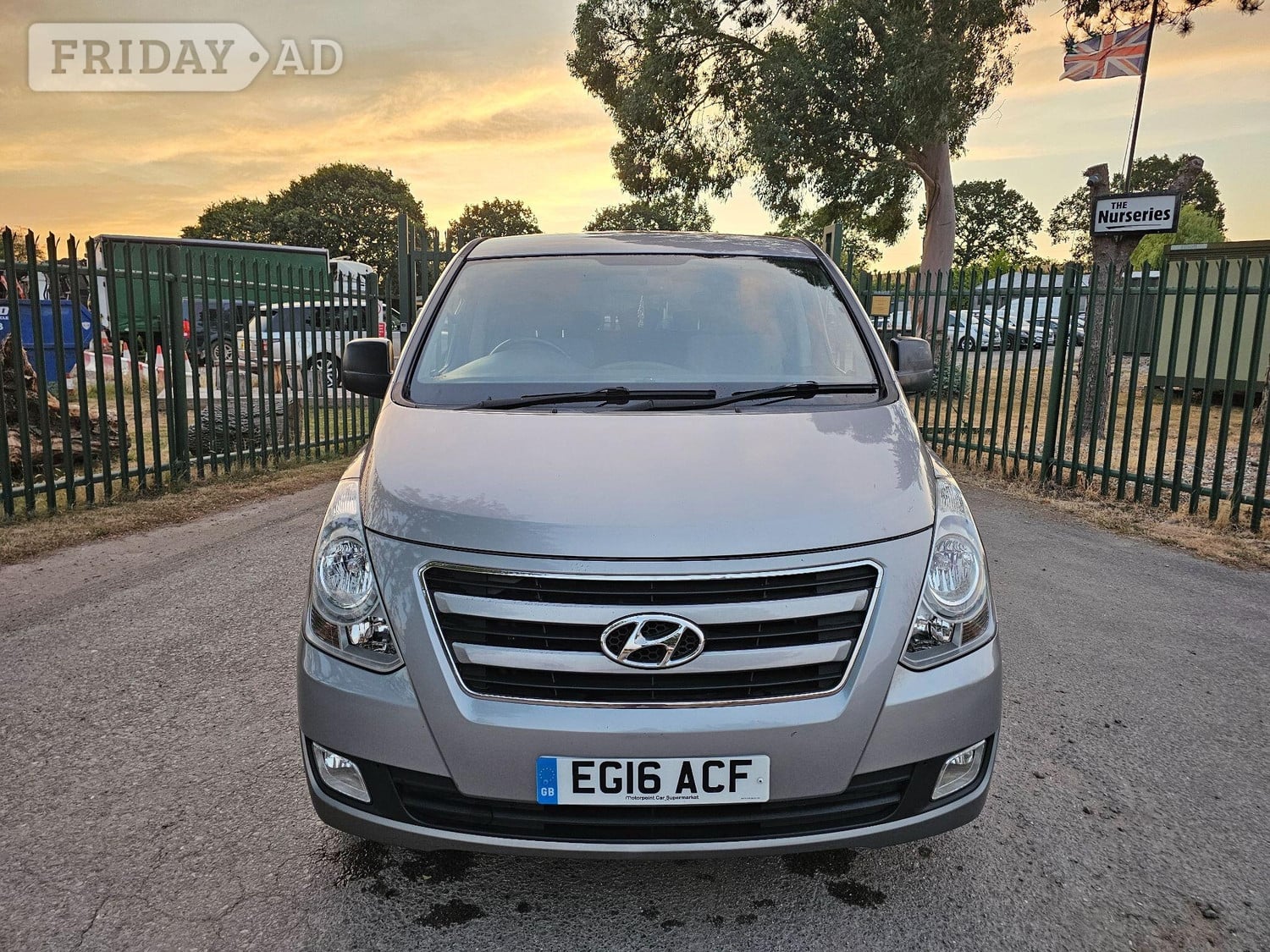Hyundai i800 Reading