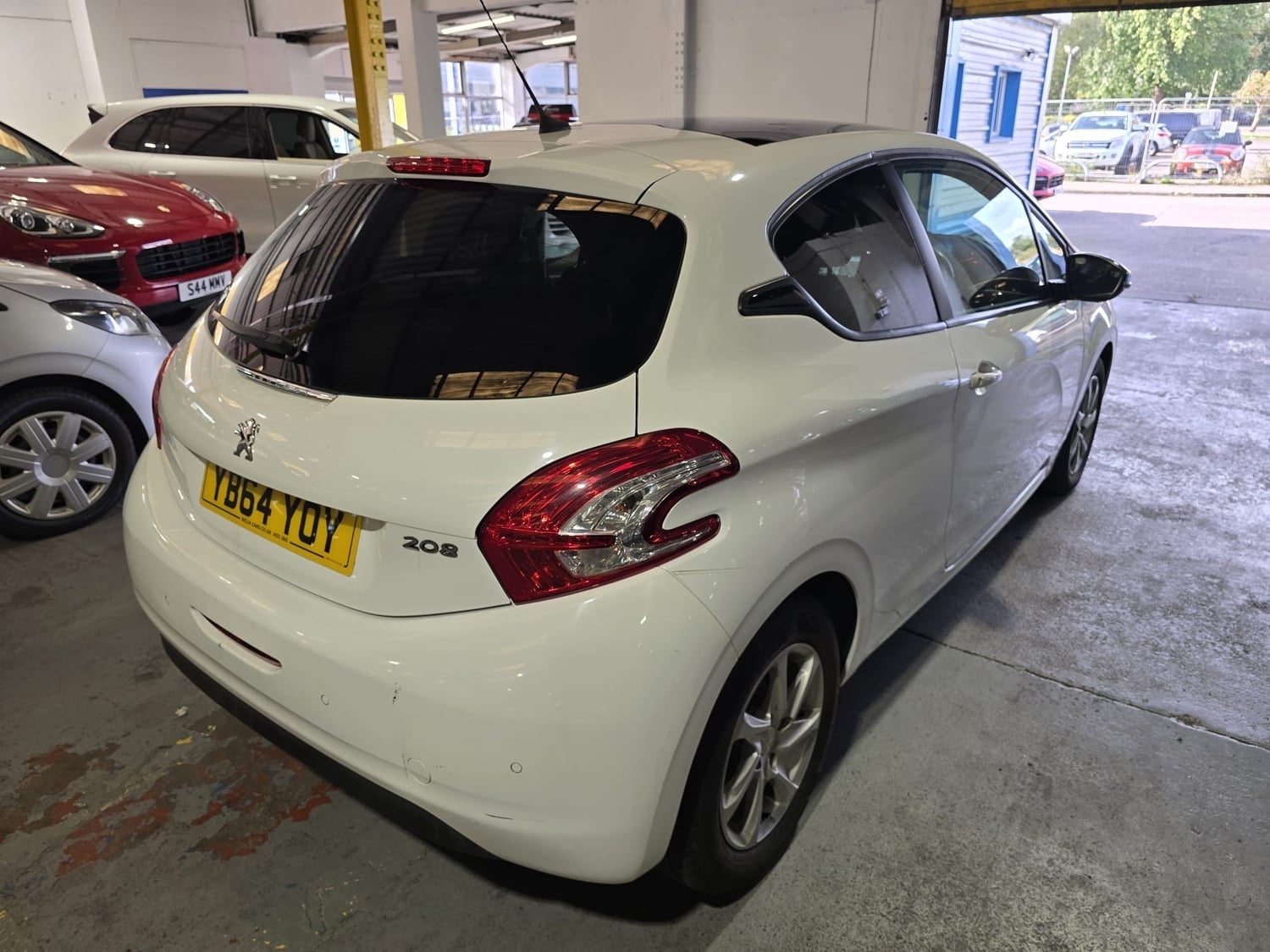 Peugeot 208 2015 - Cars