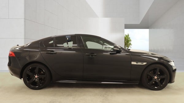 Jaguar XE 2018 - Cars