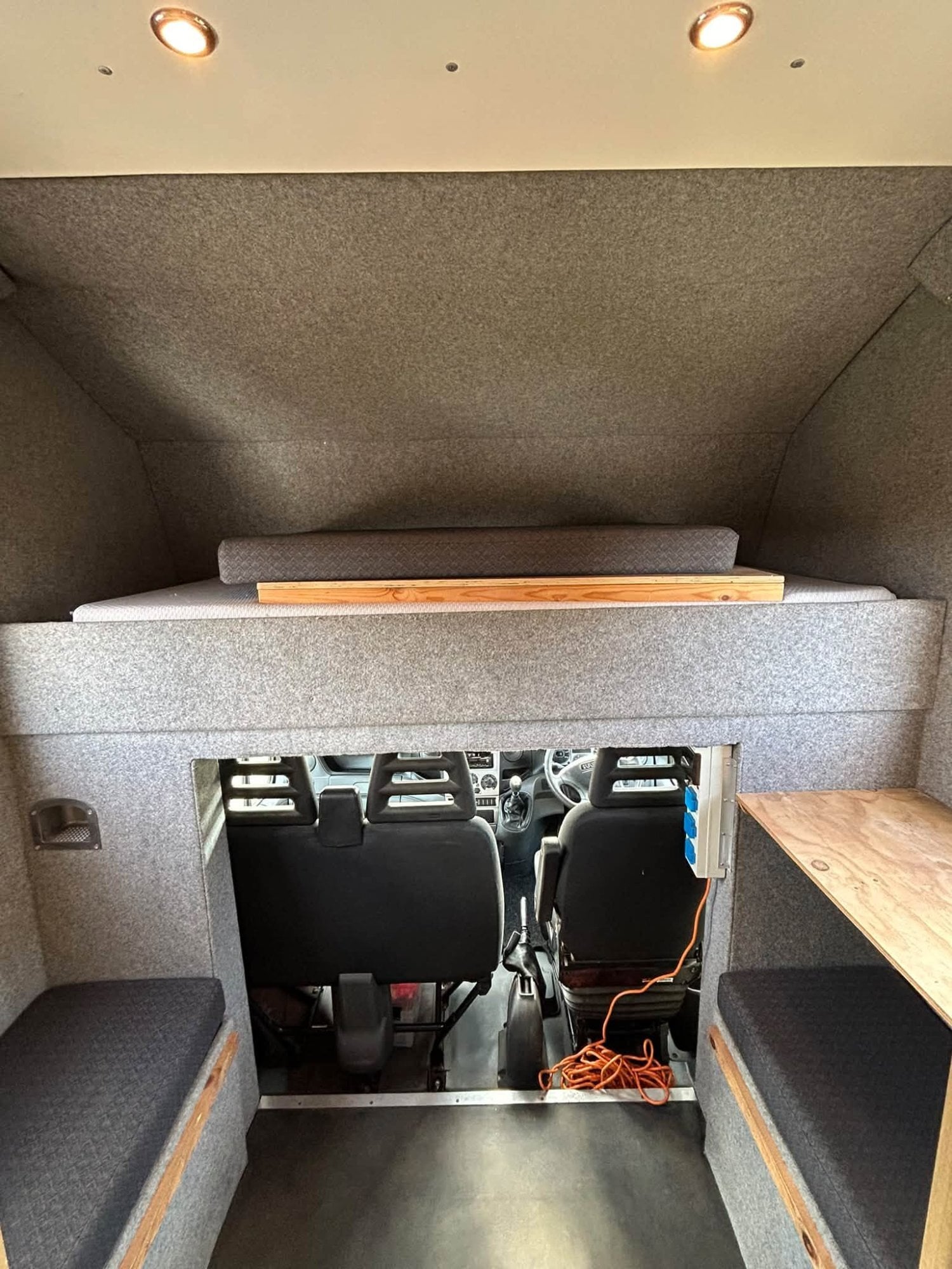 Peper Harow Trophy Twin LWB Iveco Horsebox - Trailers & Horseboxes