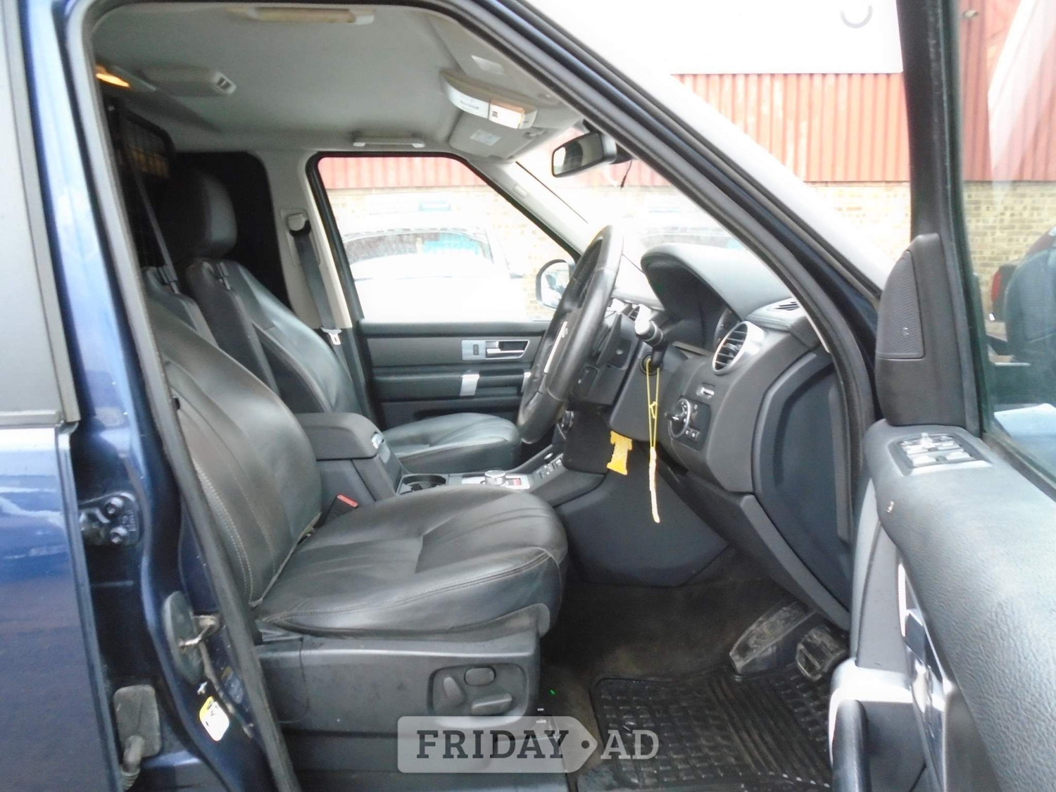 [ berth ]Land Rover Discovery 4