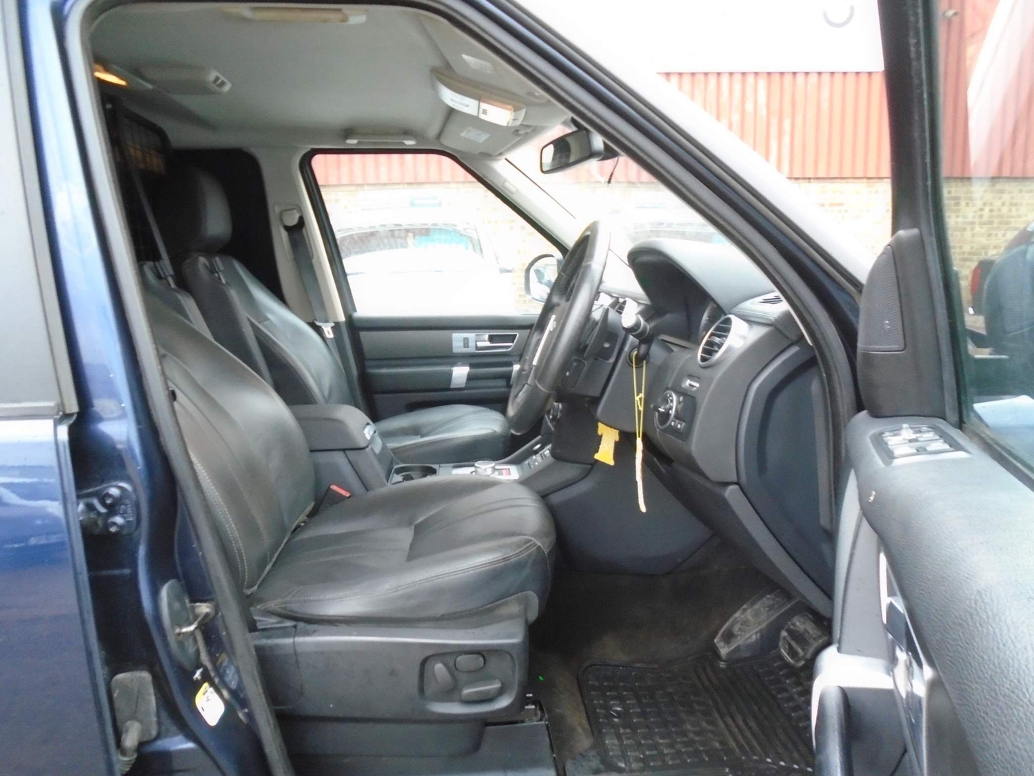 [ berth ]Land Rover Discovery 4
