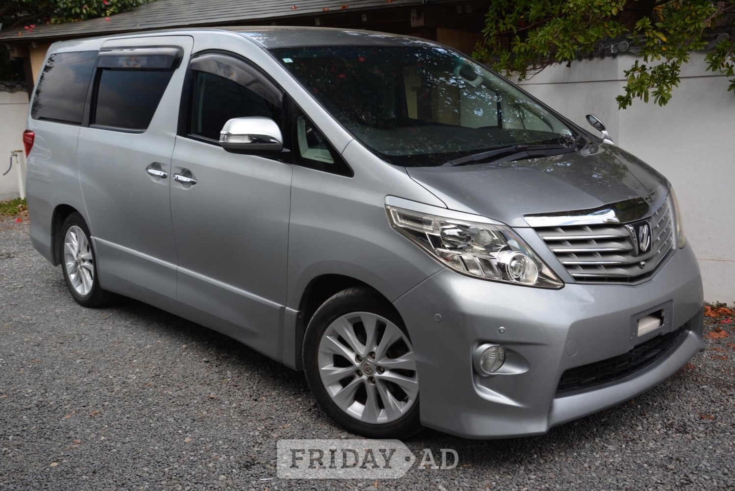 Toyota Alphard 2010 - Cars in Chingford