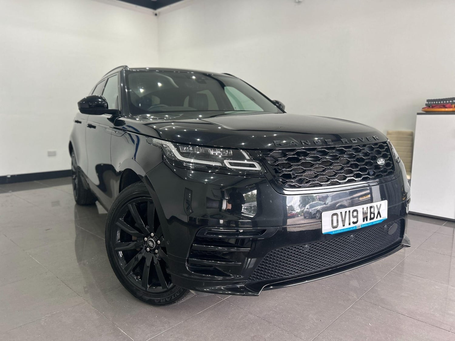 [ berth ]Land Rover Range Rover Velar