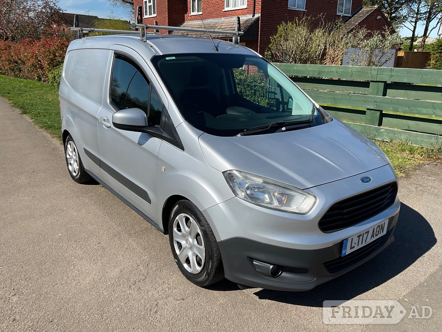 Ford Transit Courier 2017 in Hinckley