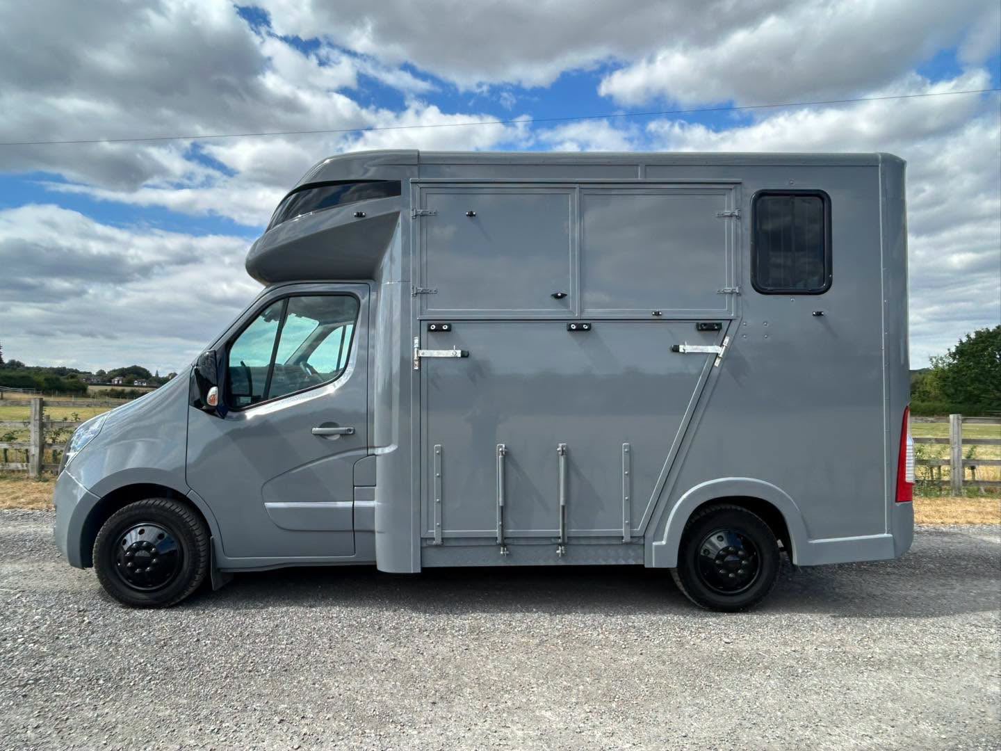 [ berth ]Equi Taxi 