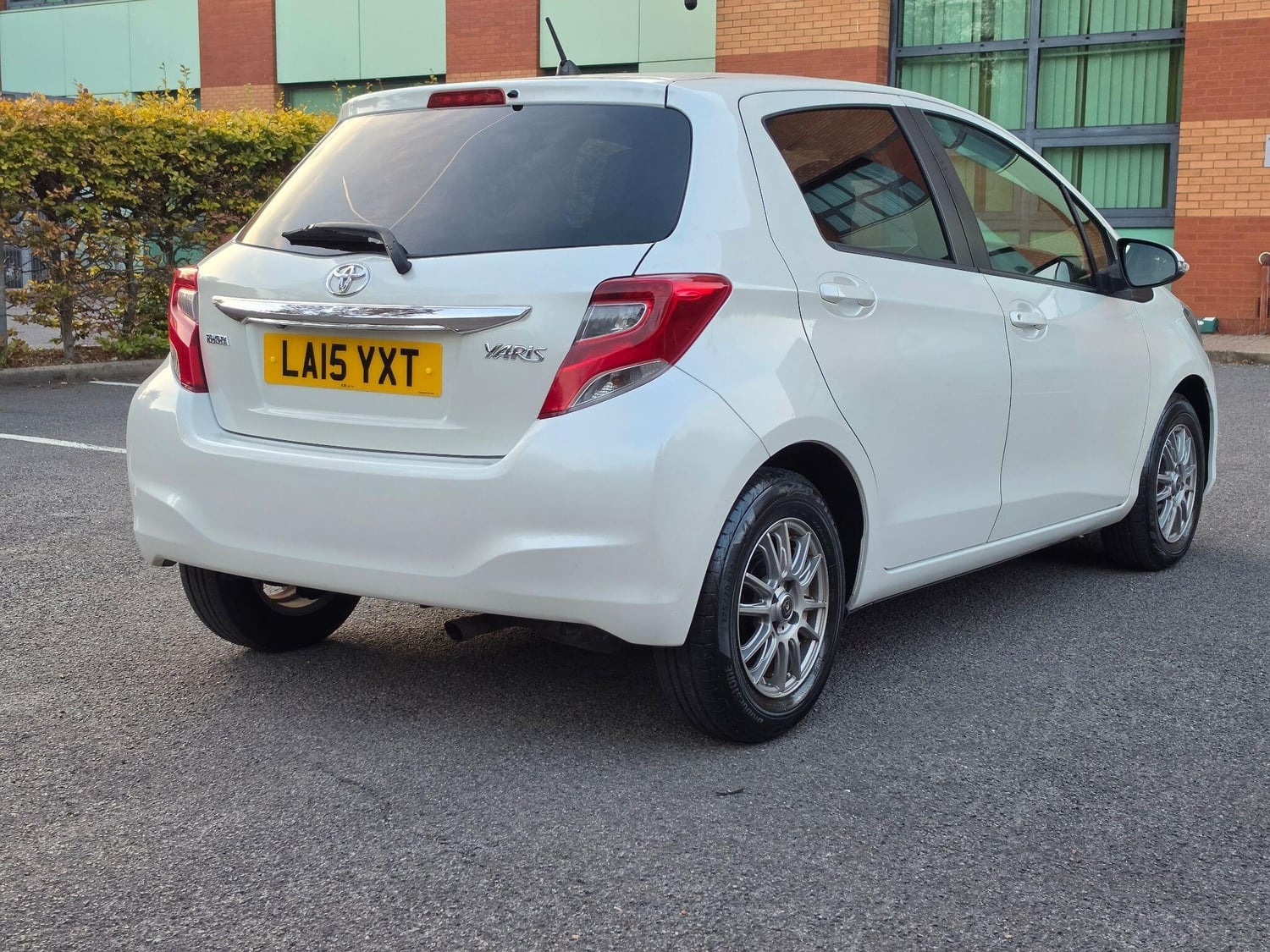 Toyota Yaris 2015 - Cars