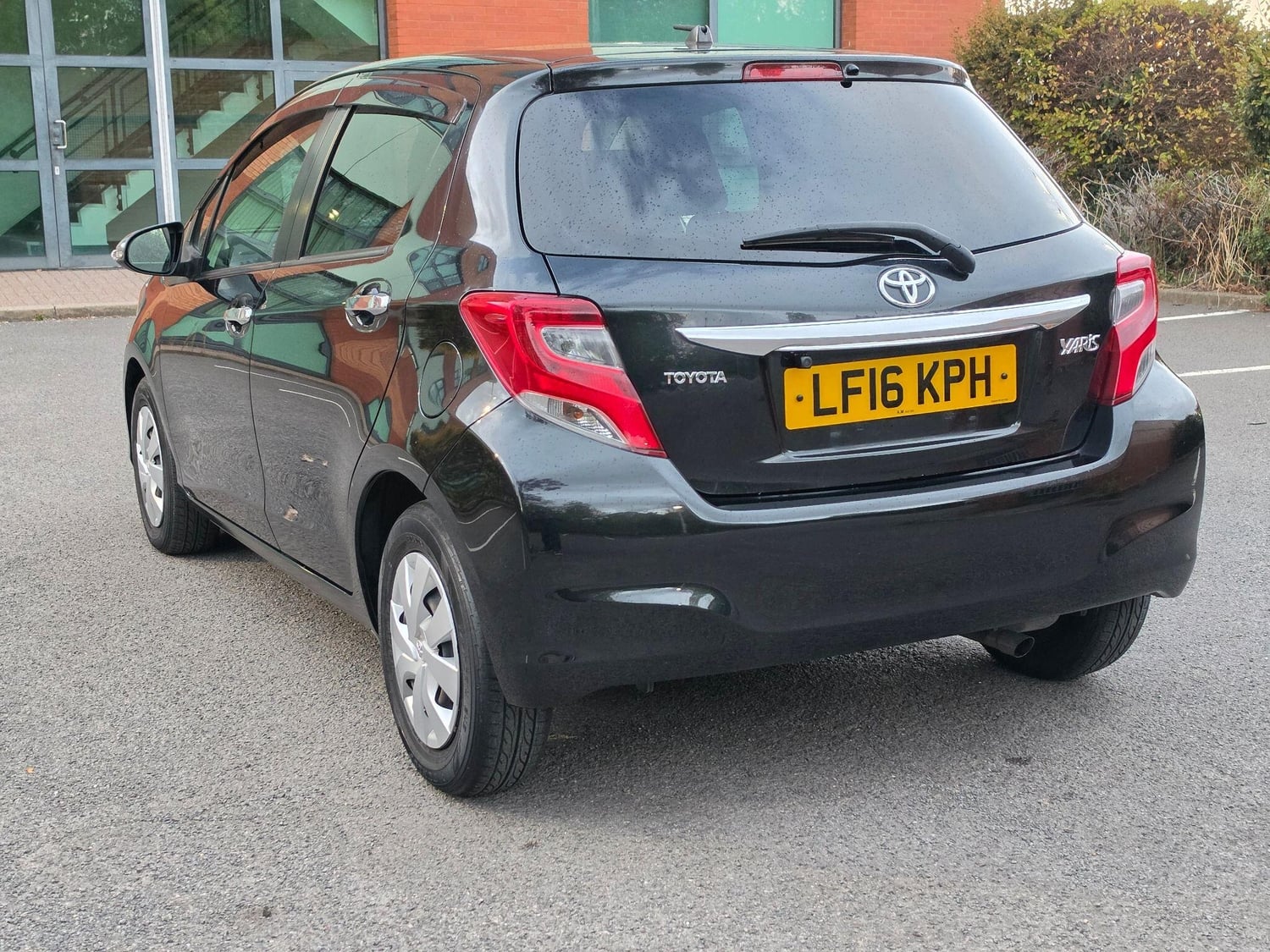Toyota Yaris 2016 - Cars in Ashford