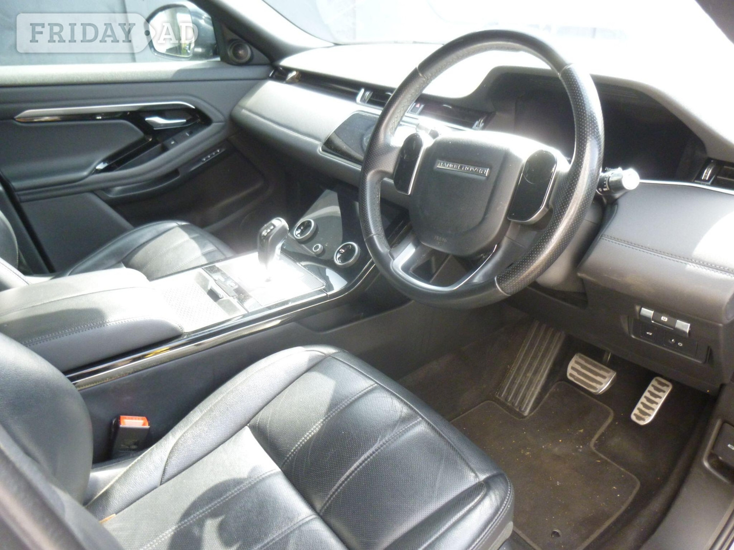 [ berth ]Land Rover Range Rover Evoque