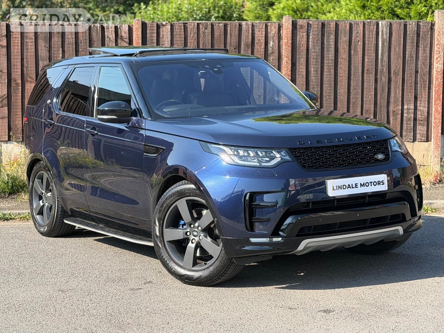 Land Rover Discovery 2017 in Oldham