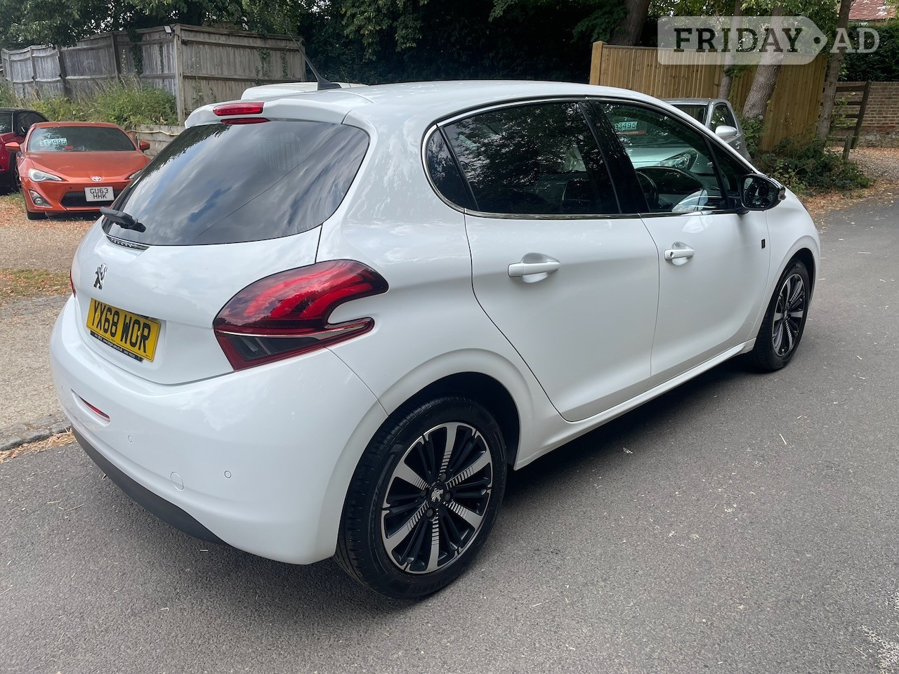 [ berth ]Peugeot 208