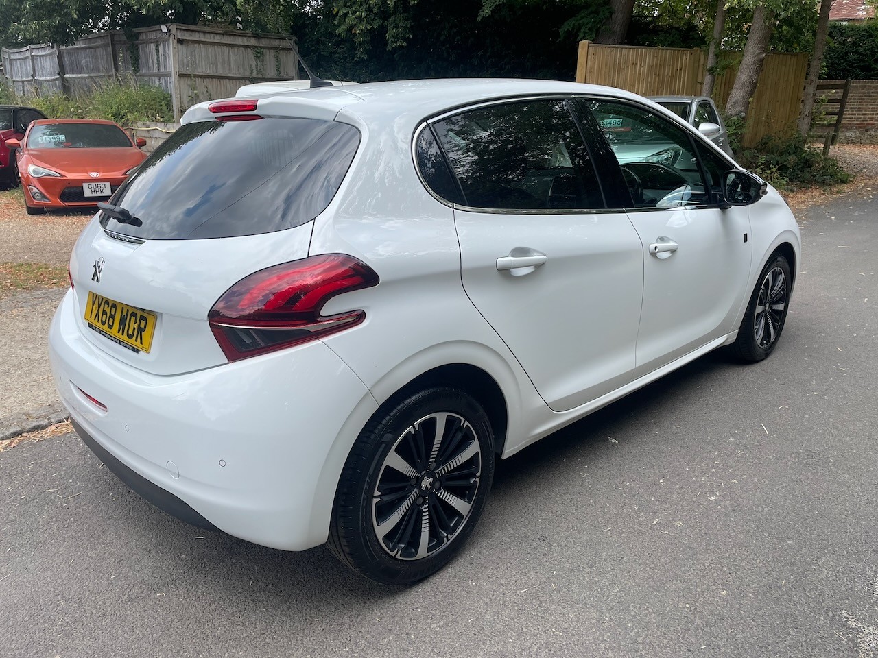 [ berth ]Peugeot 208