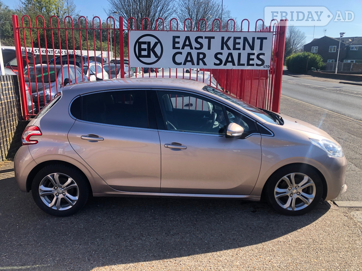 Peugeot 208 2015 - Cars