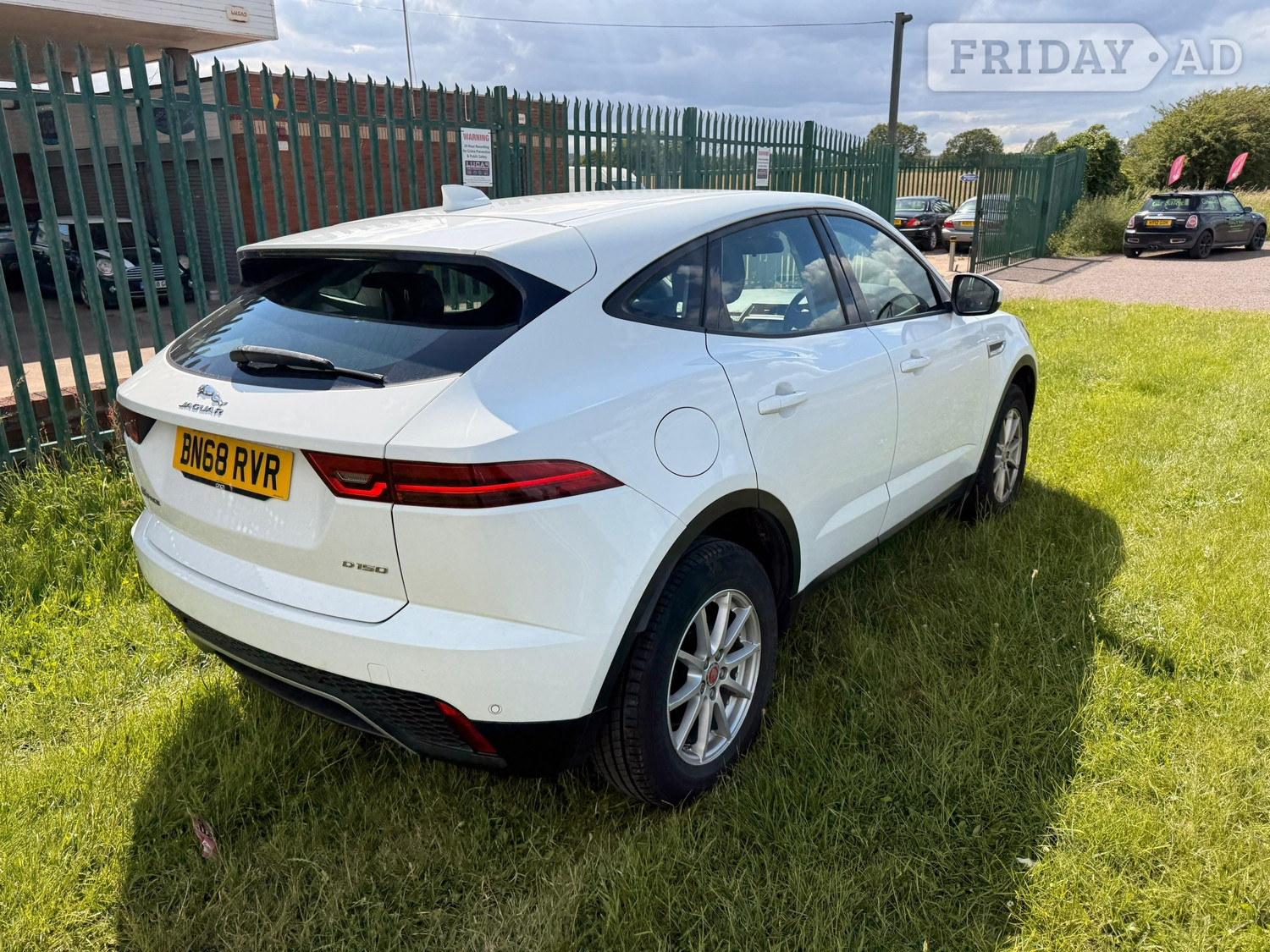 [ berth ]Jaguar E-Pace