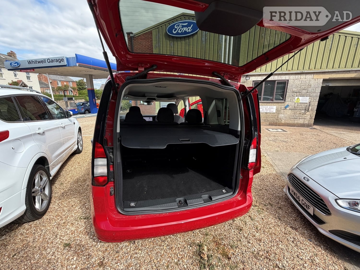 [ berth ]Ford Tourneo Connect