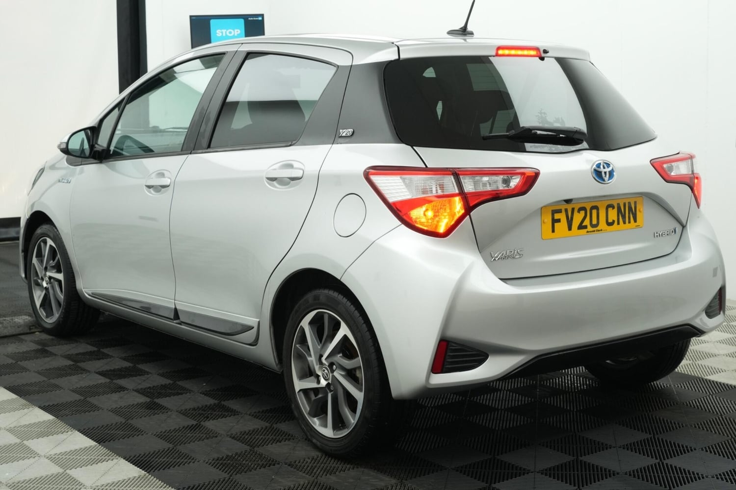 2020 Toyota Yaris 1.5 VVT-h Y20 Bi-tone E-CVT Euro 6 (s/s) 5dr - Cars in Lewes