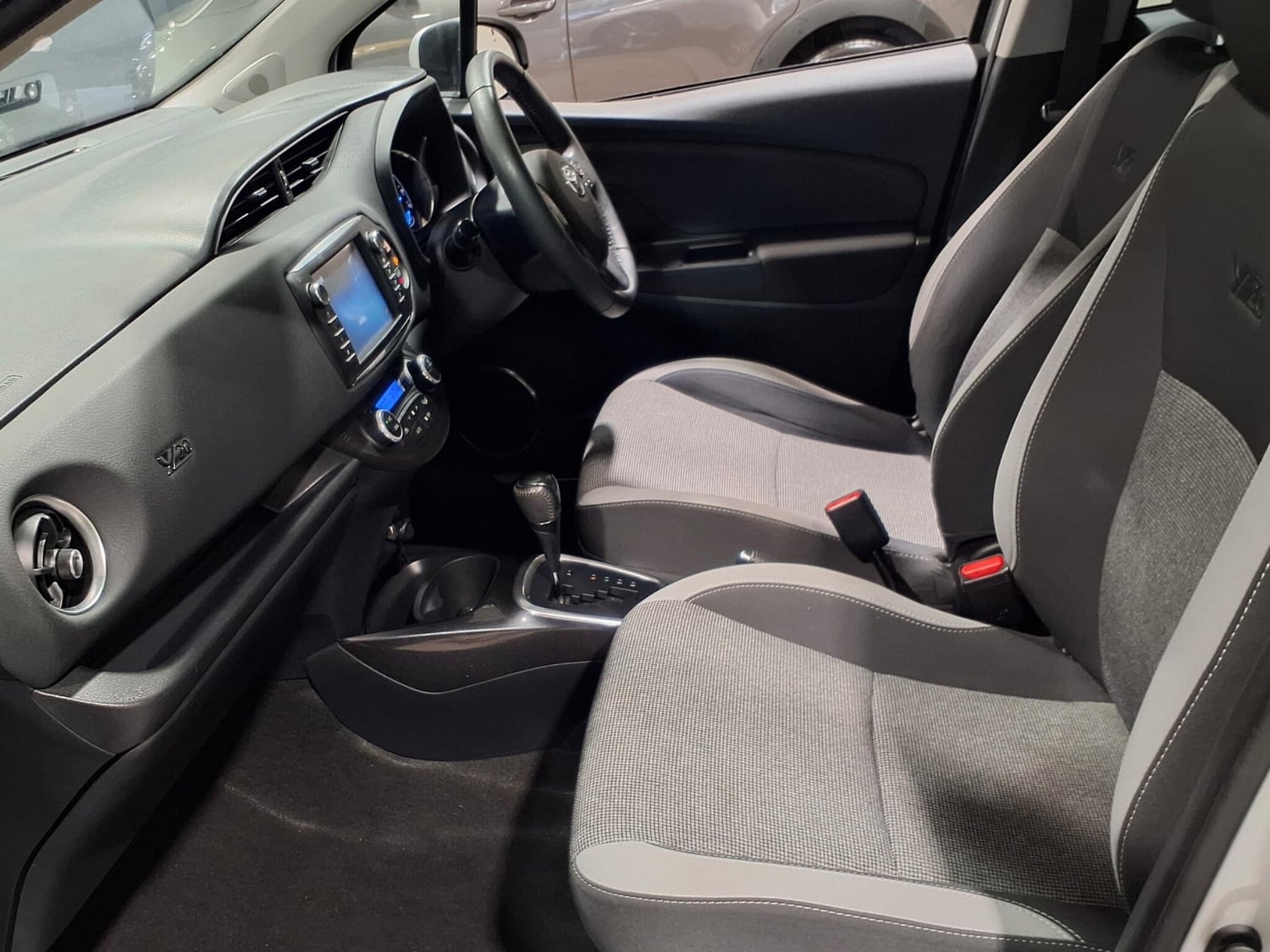 2020 Toyota Yaris 1.5 VVT-h Y20 Bi-tone E-CVT Euro 6 (s/s) 5dr - Cars