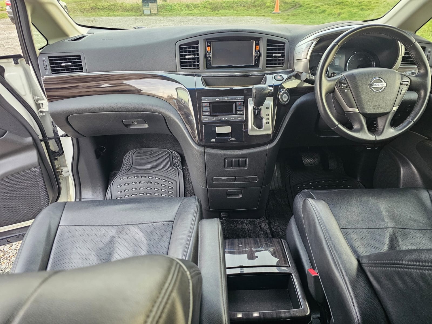 Nissan Elgrand 2015 - Cars in Coventry