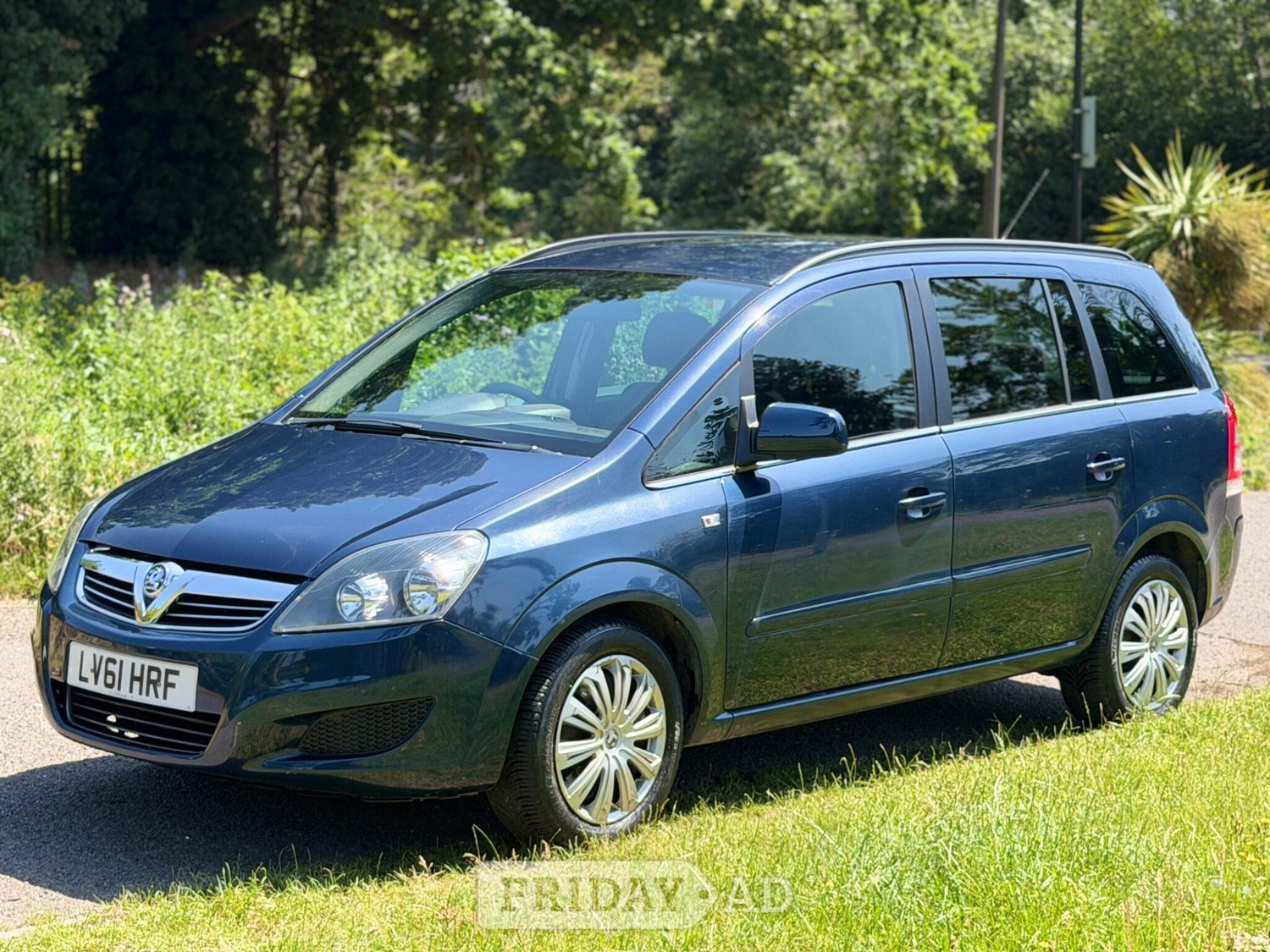 Vauxhall Zafira 2011 - Cars in Slough