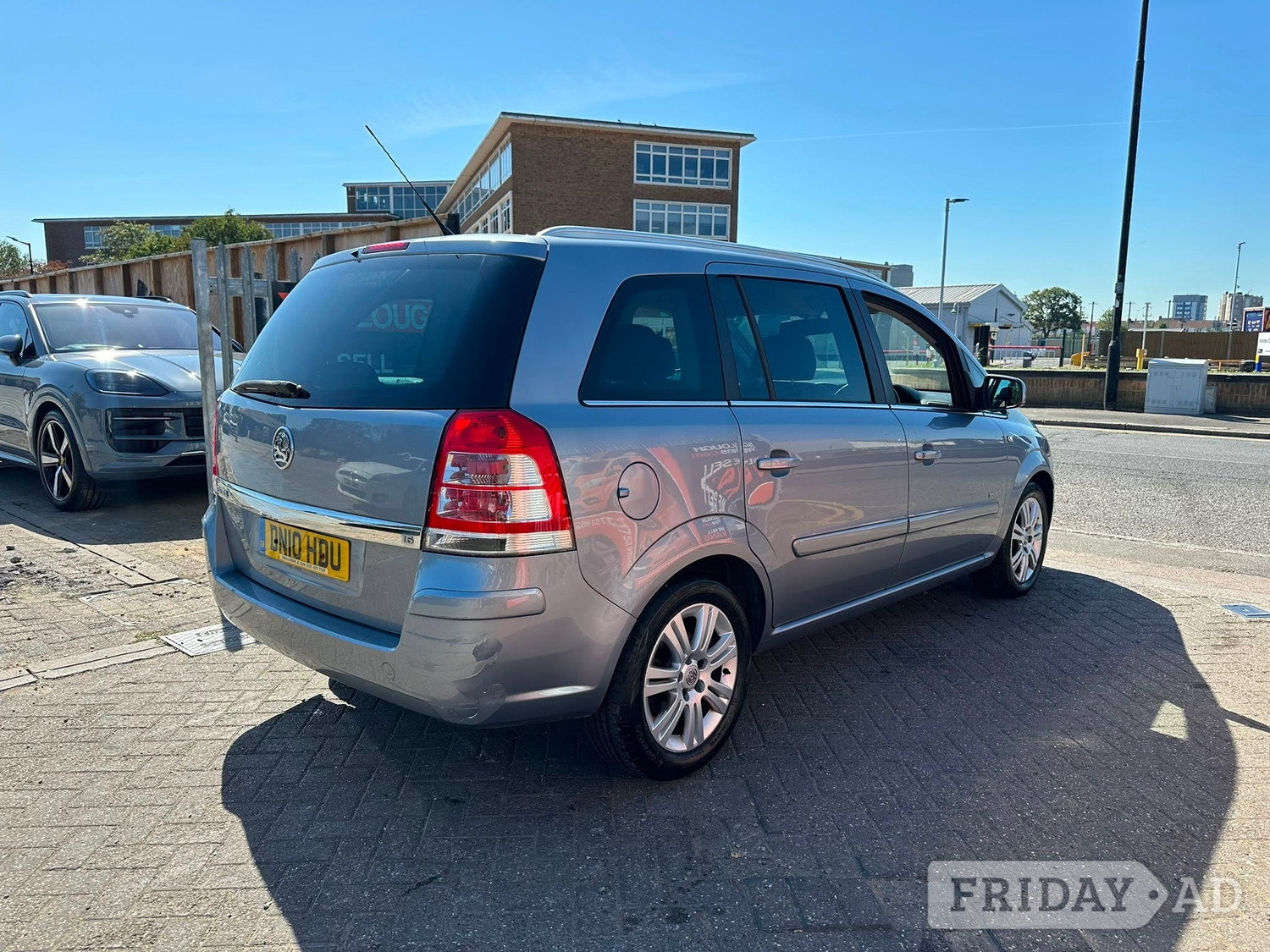 Vauxhall Zafira 2010 - Cars in Slough