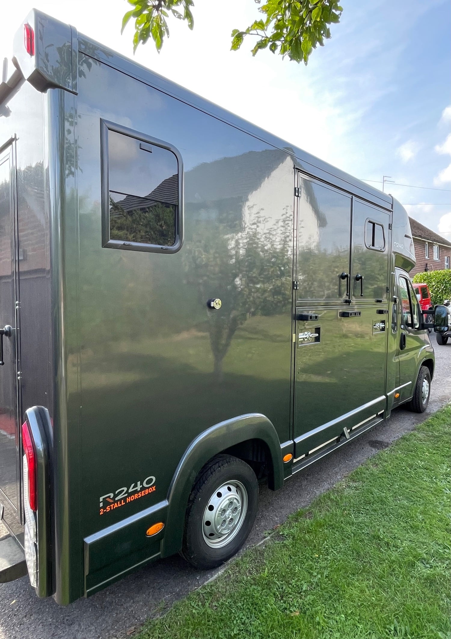 Overlander R240 Peugeot Horsebox - Trailers & Horseboxes in Horsham