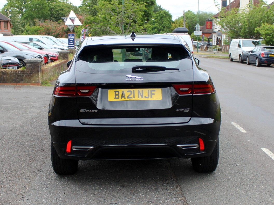 [ berth ]Jaguar E-Pace