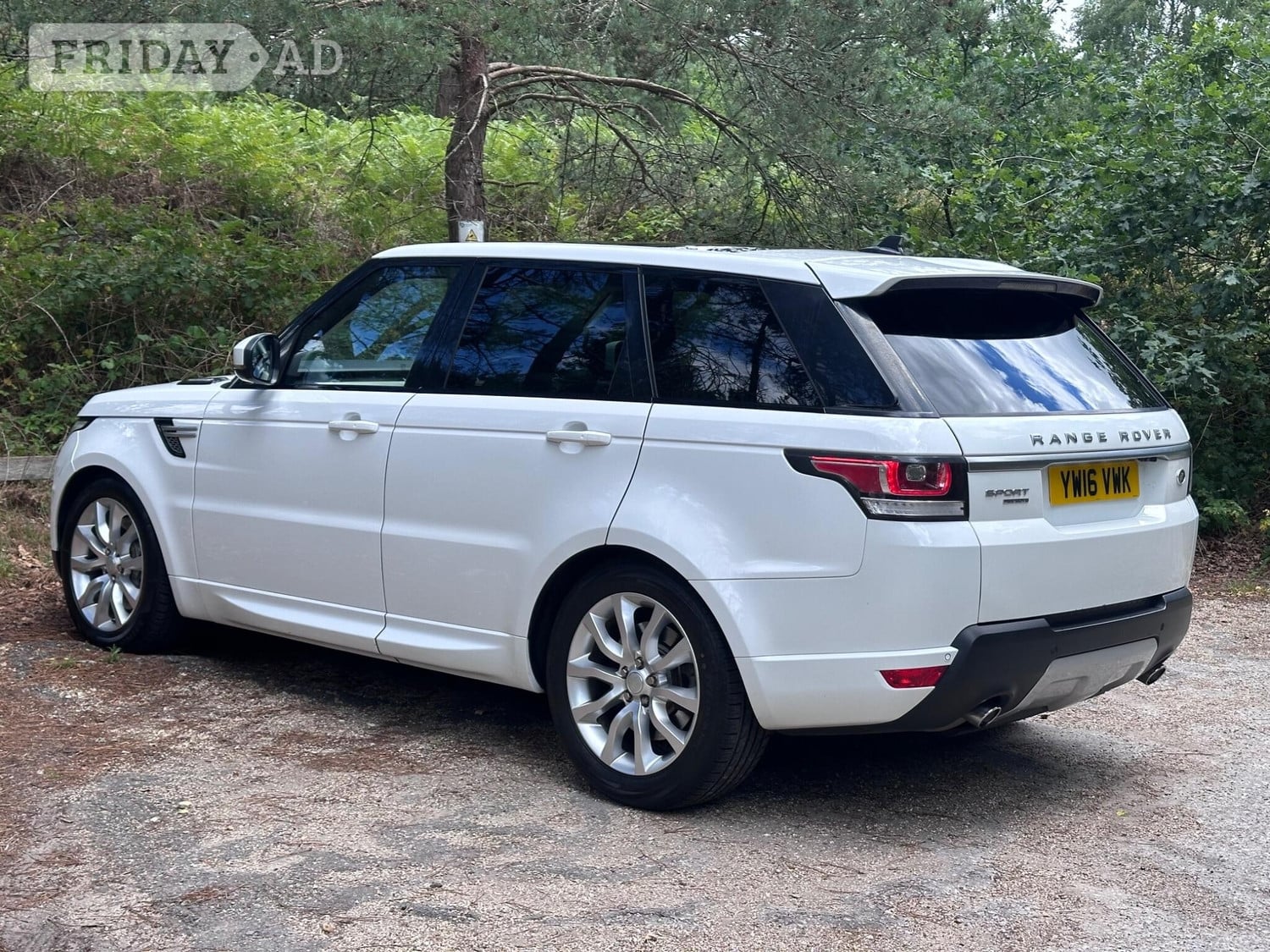 [ berth ]Land Rover Range Rover Sport