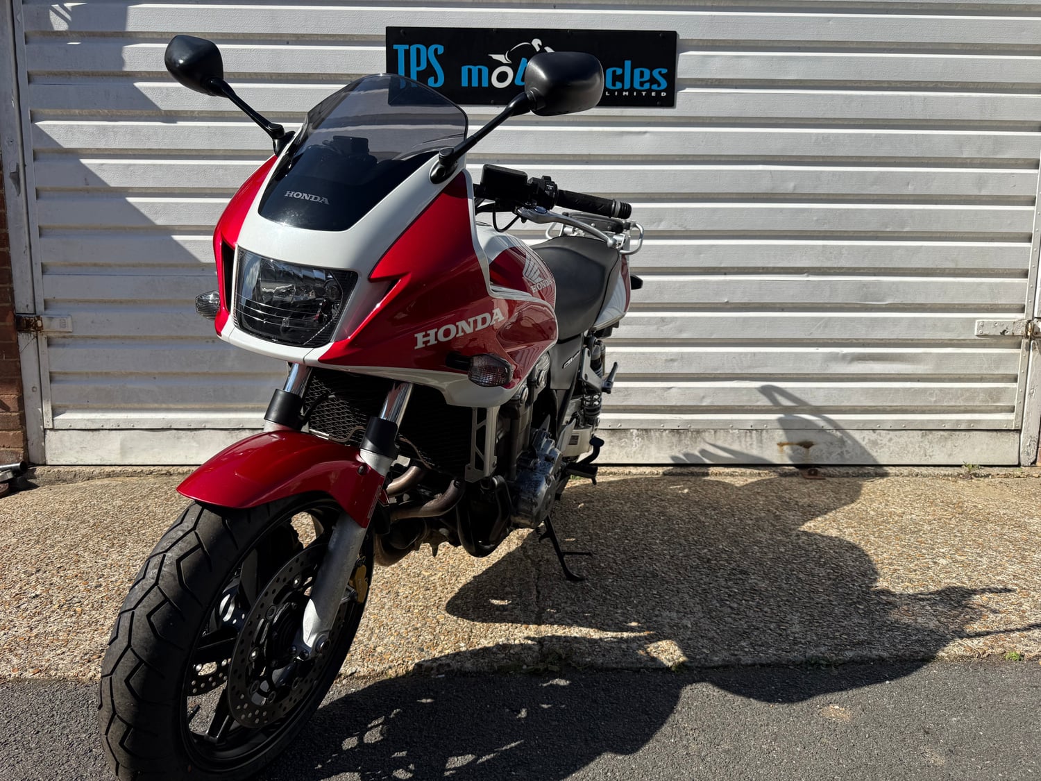 Honda CB 2006 - Motorbikes, Scooters & Quads in Eastbourne