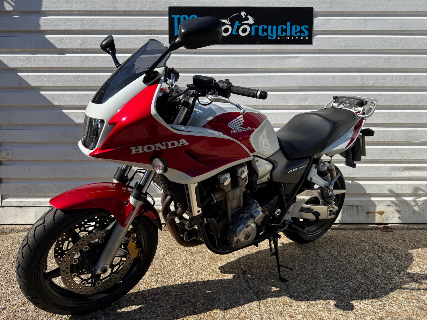Honda CB 2006 - Motorbikes, Scooters & Quads