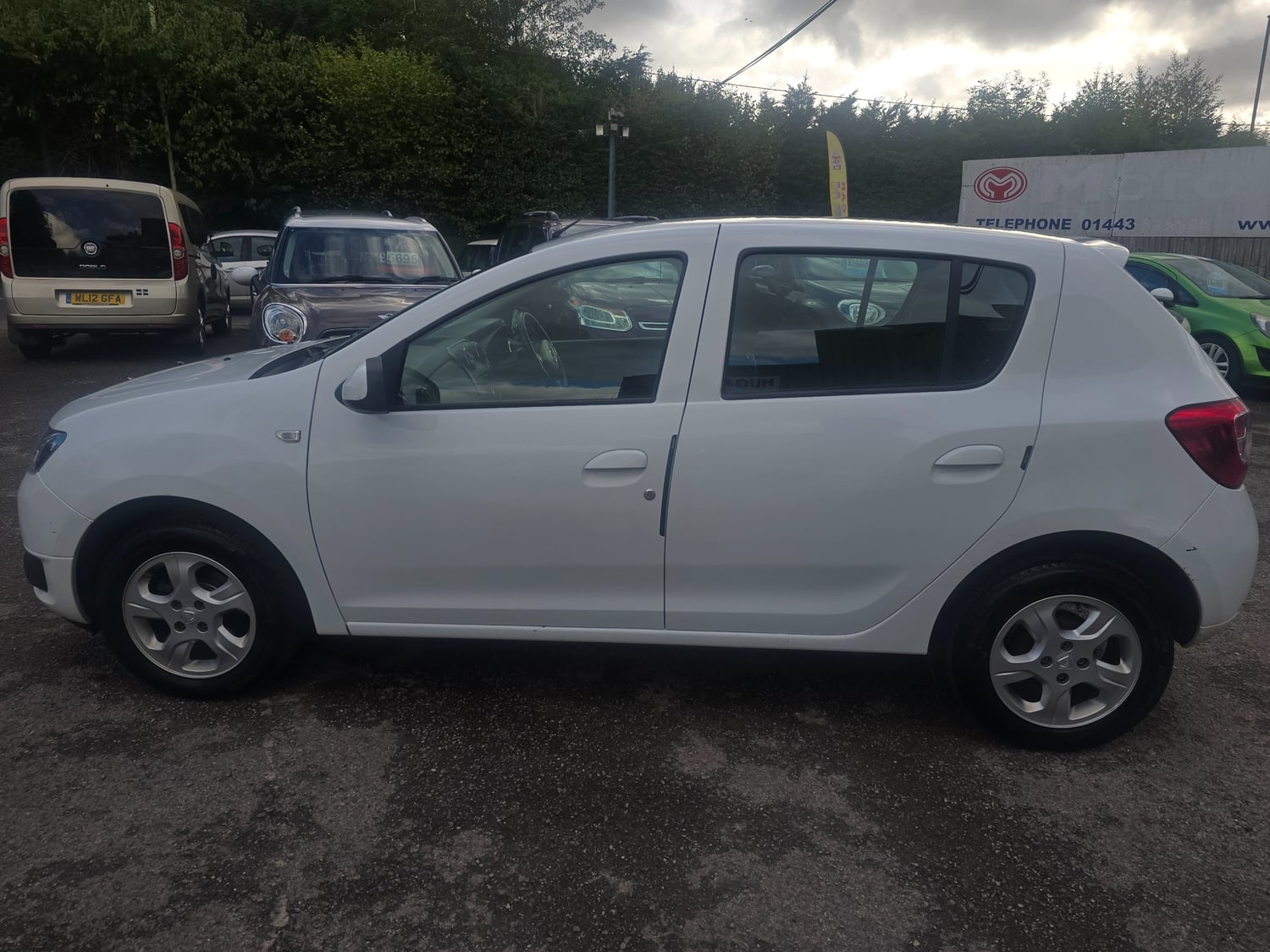 Dacia Sandero 2014 - Cars