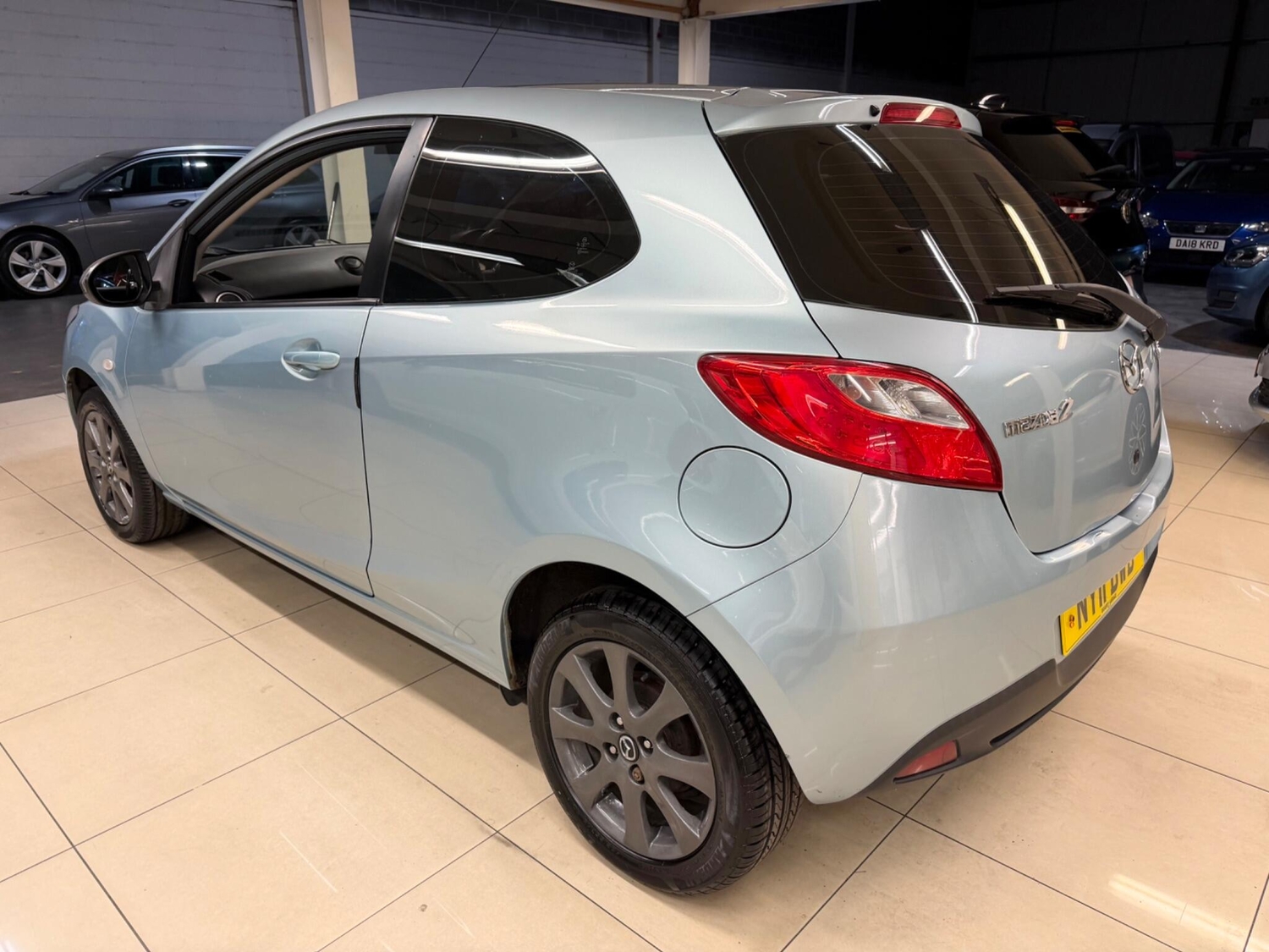 Mazda Mazda2 2011 - Cars