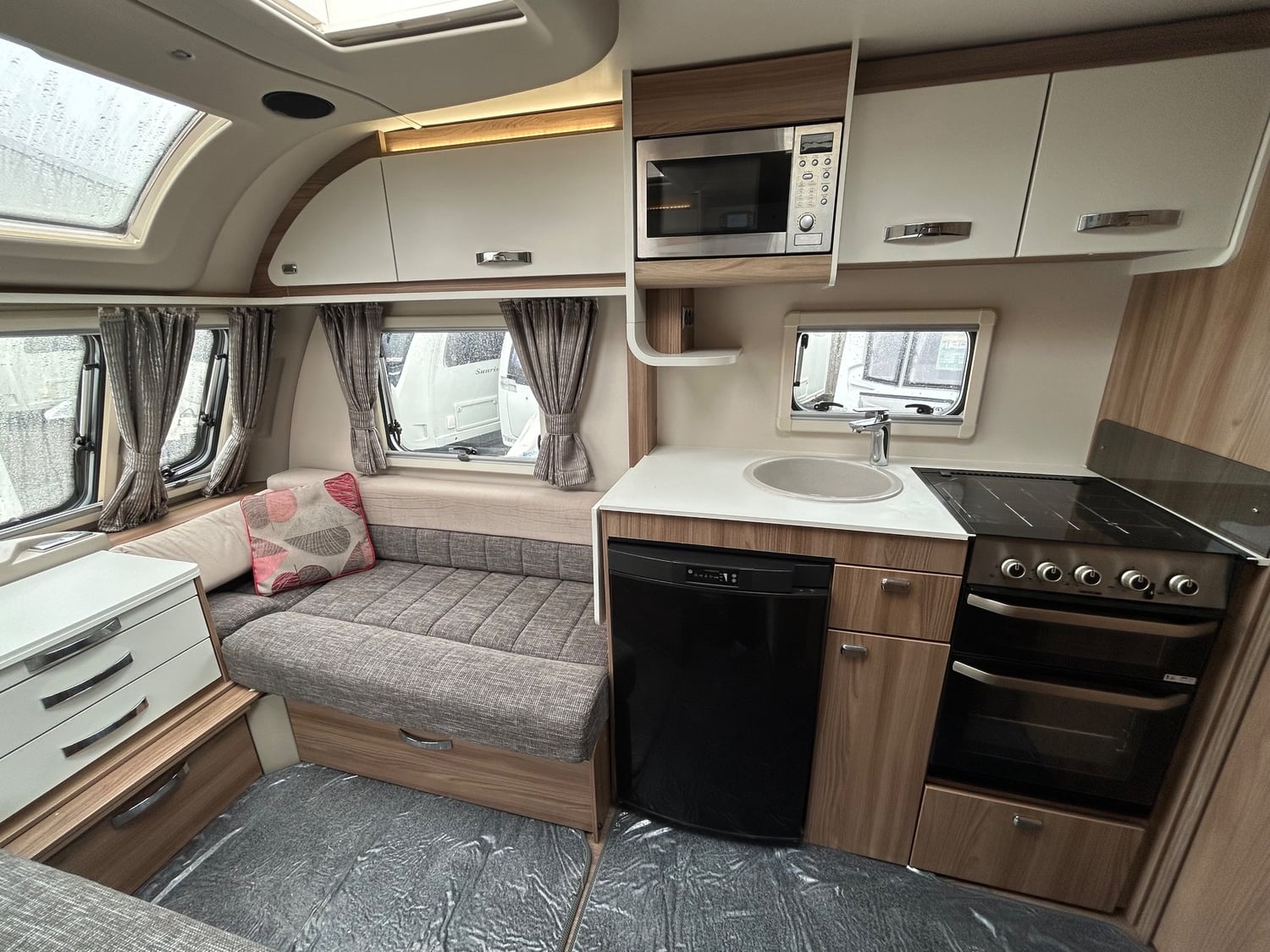 Swift S Line 560 2018 - Motorhomes & Caravans