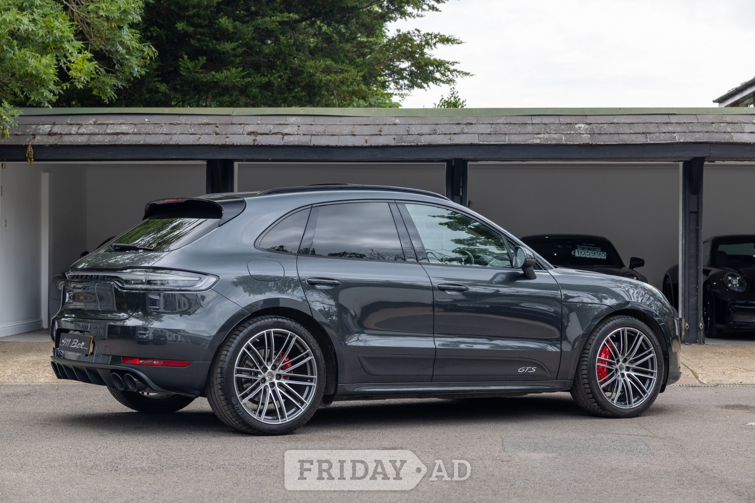 [ berth ]Porsche Macan