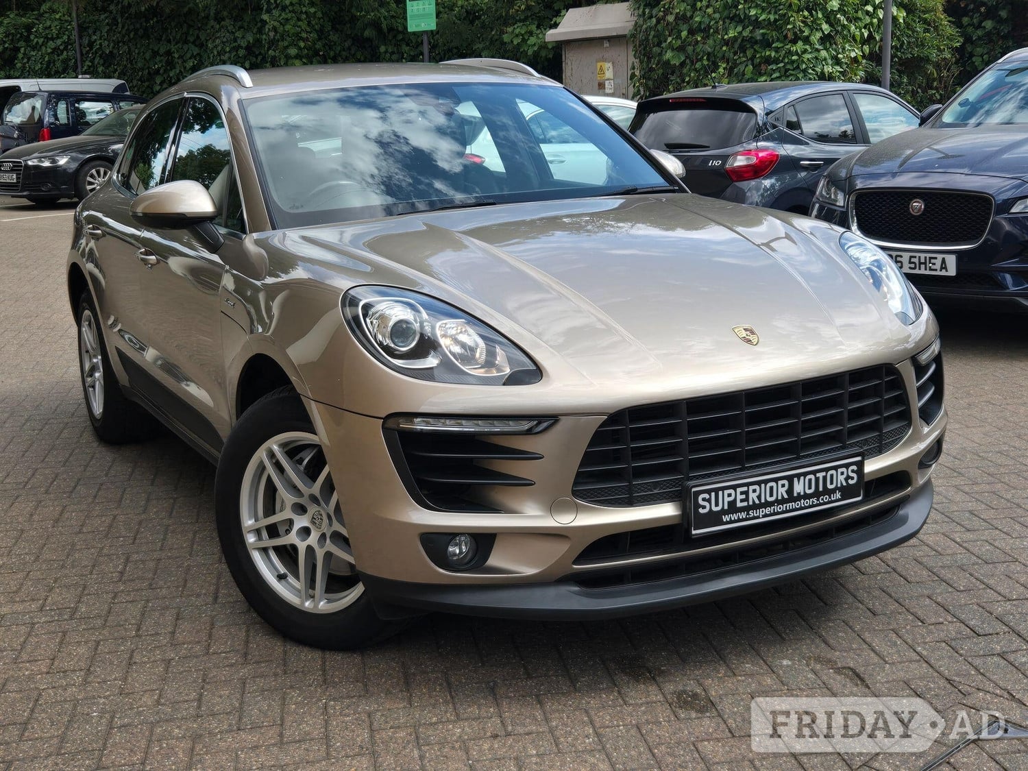Porsche Macan 2015 in Staines