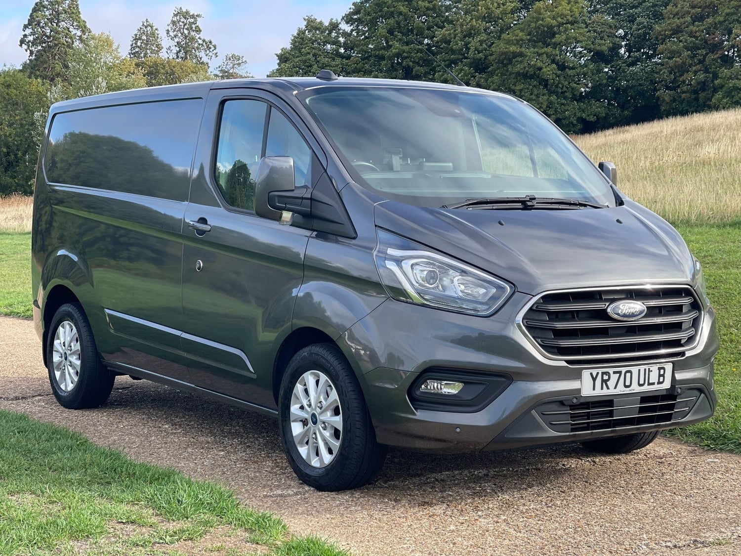 [ berth ]Ford Transit Custom