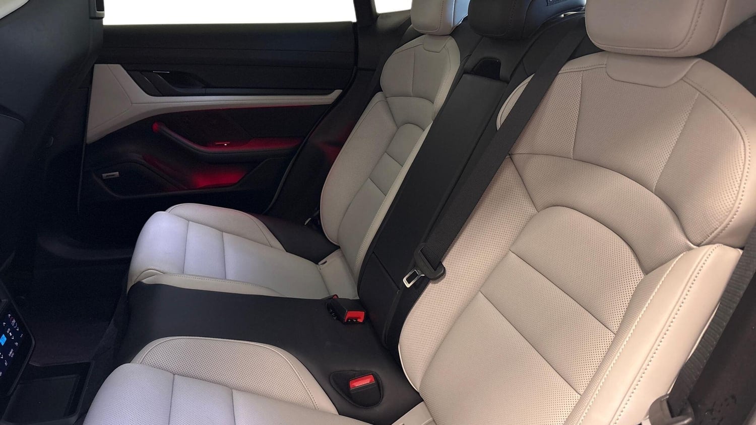 Porsche Taycan 2022 - Cars