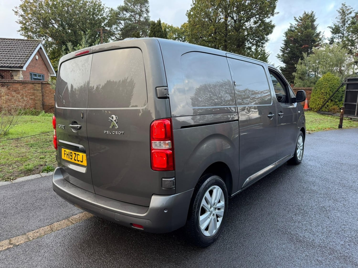 [ berth ]Peugeot Expert