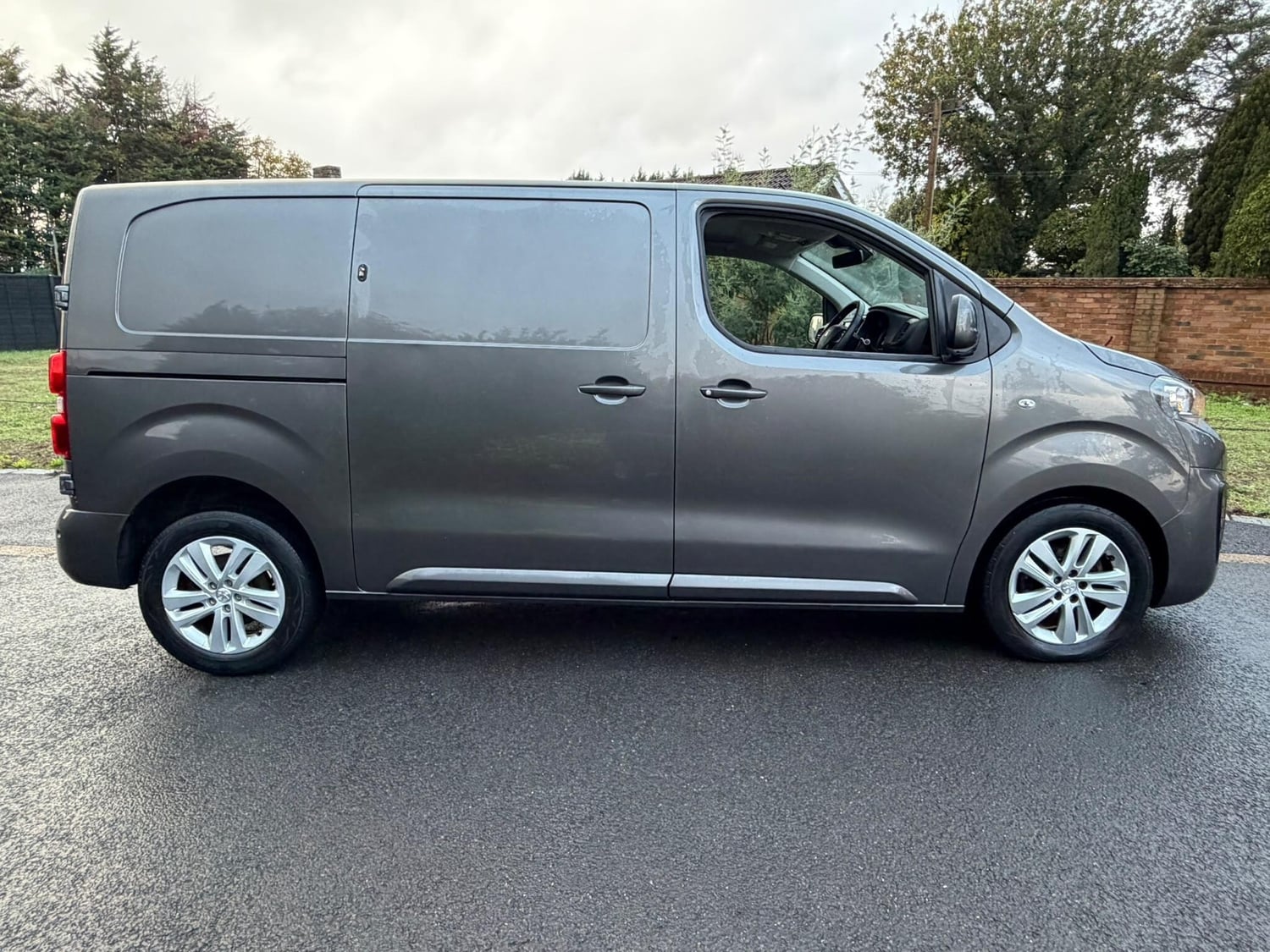 Peugeot Expert 2019 - Vans & Commercial Vehicles in Addlestone