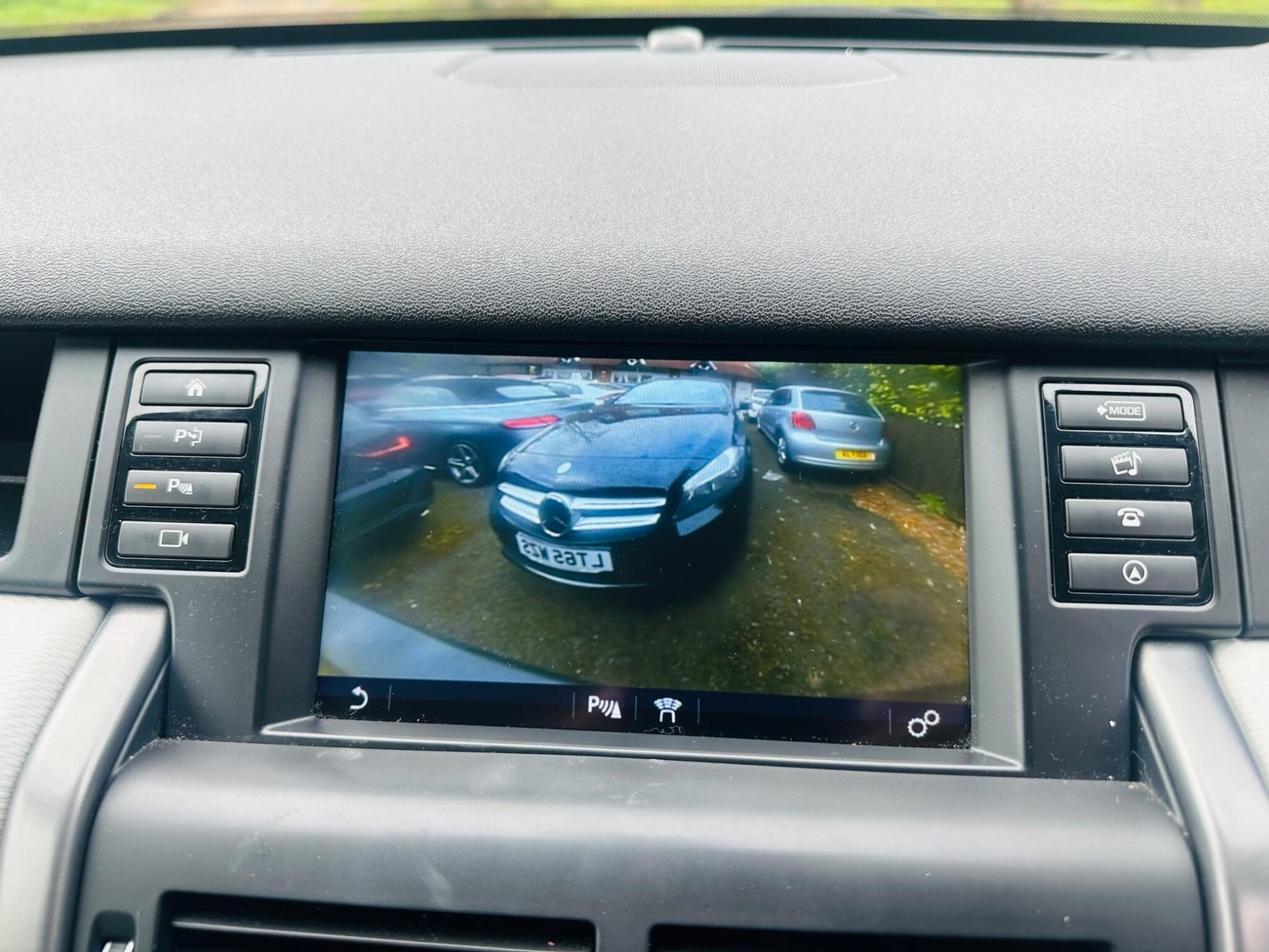 Land Rover Discovery Sport 2017 - Cars in Iver